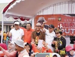Warga Sungai Pinang Dalam Dapat Motor di Senam Merah Putih