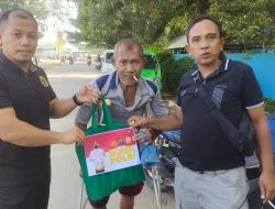 Intelkam Polresta Samarinda Bagi Sembako ke Sopir Angkot dan Warga Kurang Mampu