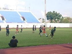 Ajang Silaturahmi Pesepak Bola Senior Kota Samarinda, Tim Sepakbola Legend Gelar Pertandingan di Gor Sempaja