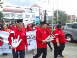 Diiringi Arak-arakan Tarian Tradisional, DPD PDIP Kaltim Daftarkan Bacaleg Provinsi ke KPU