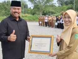 Bupati Kukar Serahkan PPKM Award di RSUD AM Parikesit