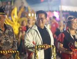 Wabup Rendi Solihin Takjub Lihat Penutupan Erau Adat Benua Tuha di Desa Sabintulung