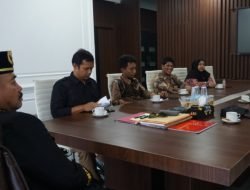 Bahas Pilkada, Bawaslu Kukar Kunjungi Edi Damansyah