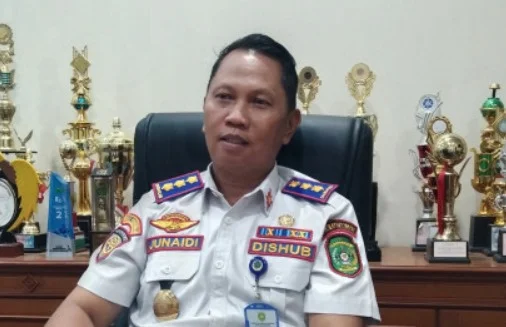 Dishub Kukar pasang lampu jalan