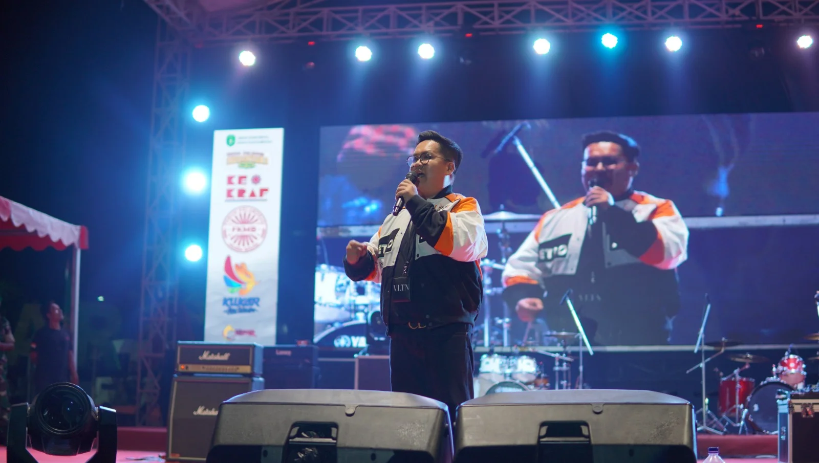 Wabup Kukar Rendi Solihin saat malam penutupan Festival Seni Budaya Nusantara di Kecamatan Muara Badak. (ist)