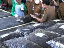 Bangun Bank Sampah Lengkap dengan Mesin Pengolah