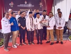 Desmon-Naspi Mendaftar ke KPU, Akan Gelar Deklarasi di Pantai Tanjung Jumlai