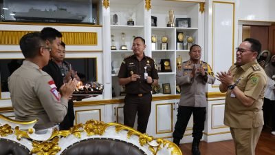 Dapat Kejutan Ulang Tahun dari Kapolres-Kejari PPU, Makmur Marbun Terharu