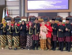 DPRD Kukar Rapat Paripurna Kenakan Pakaian Takwo