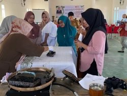 Warga Desa Sumber Sari Dilatih Membuat Batik