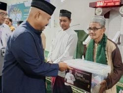 Buka Puasa Bersama Warga Desa Sebuntal, Pemkab Kukar-Indominco Salurkan Bantuan