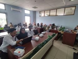 Kelompok Informasi Masyarakat dan Admin Desa DIlatih Menulis Berita