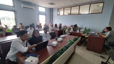 Kelompok Informasi Masyarakat dan Admin Desa DIlatih Menulis Berita