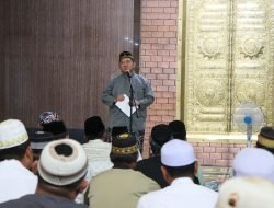 Bupati PPU Salat Ied Bersama Warga, Serahkan Kurban 2 Ekor Sapi