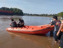 Perahu Pengangkut Sawit Karam di Sungai Belayan, Satu Warga Hilang Tenggelam