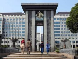 BI Tetapkan Ambang Batas Beli Valas USD 25.000, Rupiah Anjlok Capai Rp 17.902 Per Dolar
