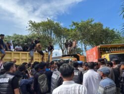 Ketika Para Sopir Truk di Balikpapan Geram karena Antrean Solar, Ancam Parkir Tutup Jalan