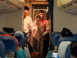 Ratusan Jamaah Calon Haji Berau Terlambat Terbang, Bupati Sri Minta Maaf