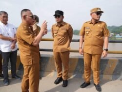 Banyak yang Tidak Berfungsi, Gubernur Kaltim Tinjau Perbaikan Lampu PJU di Jembatan Mahulu