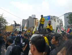 Demo Mahasiswa BEM UI dan FMN Cekcok dengan Aparat