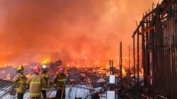 75 Bangunan di Tenggarong Ludes Terbakar, Damkarmatan Kukar Kesulitan Sumber Air